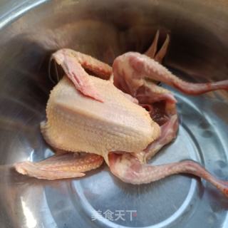 马兰头鸽子汤的做法步调：1