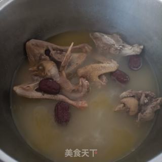 马兰头鸽子汤的做法步调：4