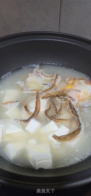 泥鳅煎蛋豆腐汤的做法步调：6