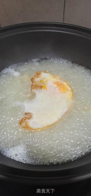 泥鳅煎蛋豆腐汤的做法步调：4