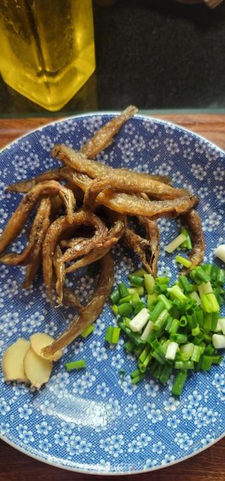 泥鳅煎蛋豆腐汤的做法步调：2