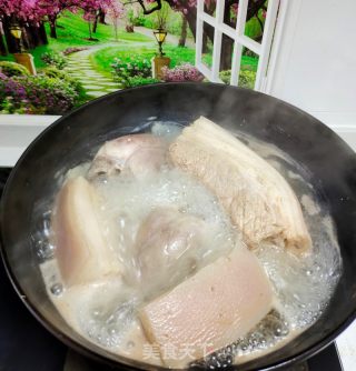 卤肉喷鼻的做法步调：1