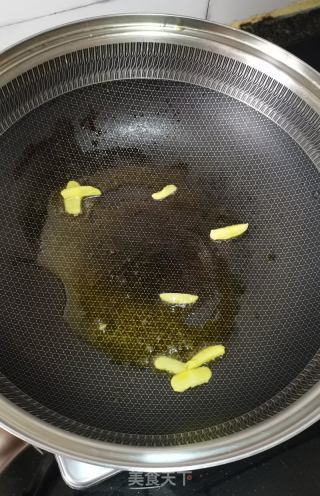 四时豆炒鸡胸肉粒的做法步调：3
