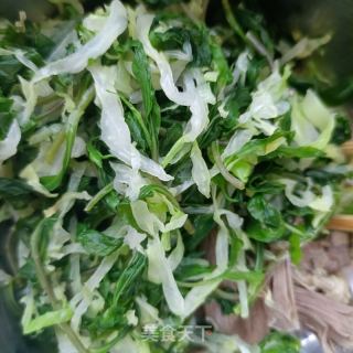马兰头包菜拌鸽胸肉的做法步调：9