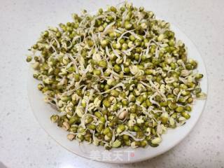莙荙菜叶炒绿芽菜的做法步调：1