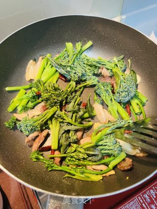 兰花苔炒肉的做法步调：5