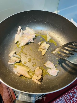 兰花苔炒肉的做法步调：3