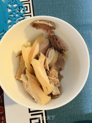 兰花苔炒肉的做法步调：2