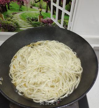 现压早饭鸡蛋里的做法步调：9