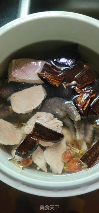 灵芝天麻煲鸡足肥肉汤的做法步调：5