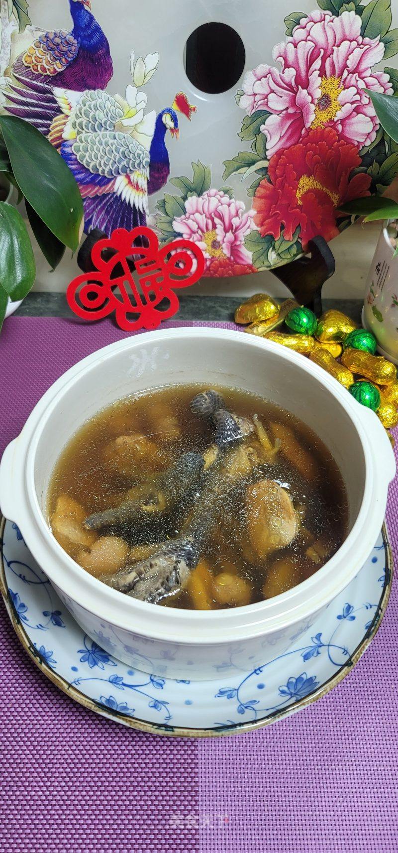灵芝天麻煲鸡足肥肉汤的做法