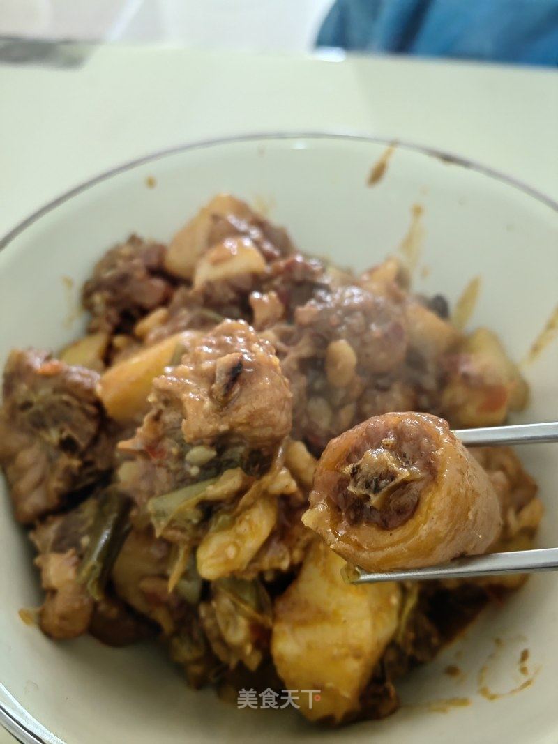 猪尾巴烧土豆的做法