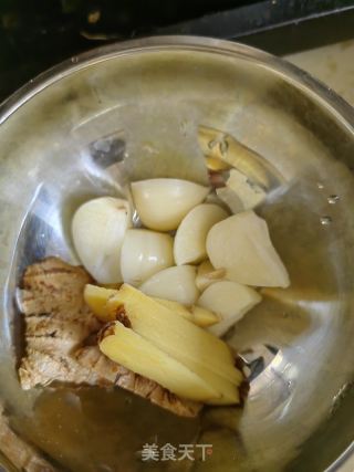 猪尾巴烧土豆的做法步调：3