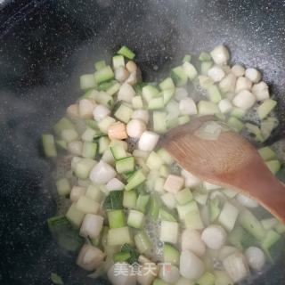 青茭瓜炒陈贝的做法步调：10