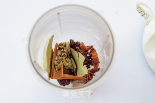 五喷鼻咸鸭蛋的做法步调：2