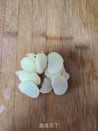 绿芽菜炒五喷鼻豆干的做法步调：4
