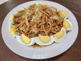 馓子鸡蛋拌包菜的做法步调：11