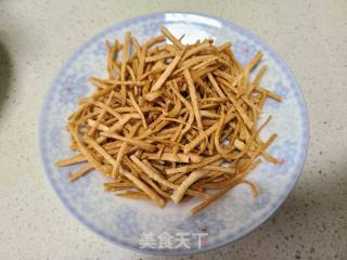 馓子鸡蛋拌包菜的做法步调：3