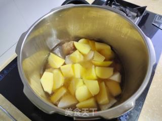 蚕豆土豆排骨汤的做法步调：6