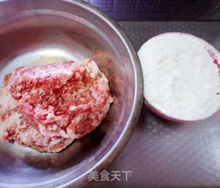 猪肉葱喷鼻火煎包的做法步调：1