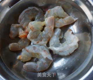 硬炸虾仁的做法步调：1