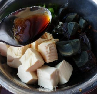 紧花小葱拌豆腐的做法步调：5