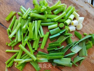洋葱芹菜炒辣枪的做法步调：5