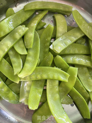 牛肉炒荷兰豆的做法步调：4