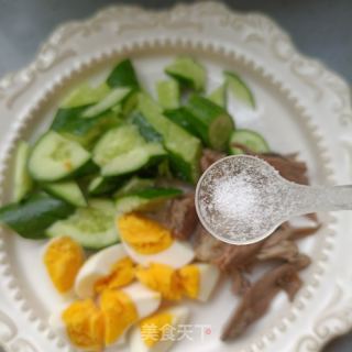 鸡蛋鸽肉拌黄瓜的做法步调：7