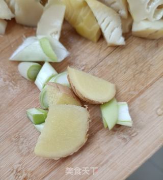 排骨金华水腿炖雷笋的做法步调：6