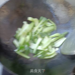 油菜炒陈贝的做法步调：4