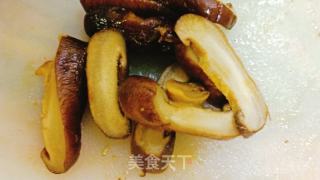 黄焖鸡——正在家里也能够做出里面的滋味的做法步调：9