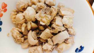 黄焖鸡——正在家里也能够做出里面的滋味的做法步调：4