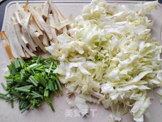 包菜牛肉炒米粉的做法步调：5