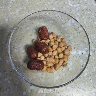 莲藕花死猪蹄汤的做法步调：3