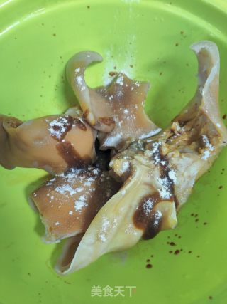 盐焗猪耳的做法步调：6