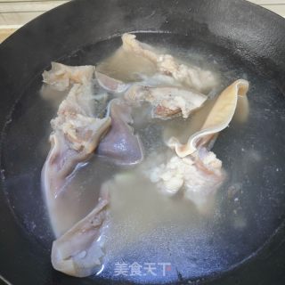 盐焗猪耳的做法步调：4
