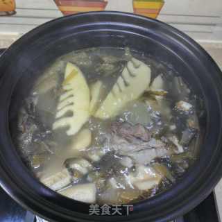 秋笋酸菜筒骨汤的做法步调：16