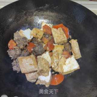 牛肉丸子烧油豆腐的做法步调：9