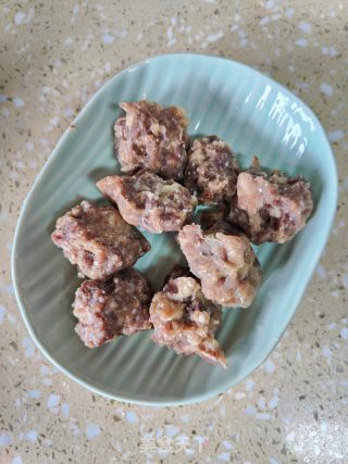 牛肉丸子烧油豆腐的做法步调：2