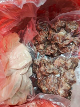 牛肉丸子烧油豆腐的做法步调：1