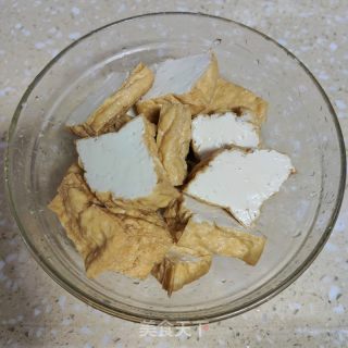 牛肉丸子烧油豆腐的做法步调：3