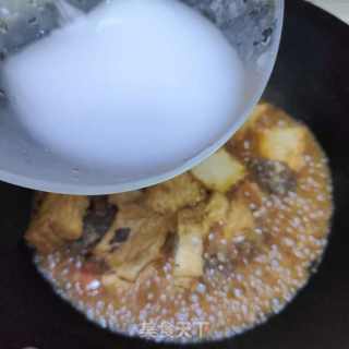 牛肉丸子烧油豆腐的做法步调：12