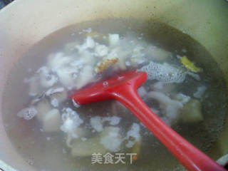 青椒茭利剑炒黑贼的做法步调：7