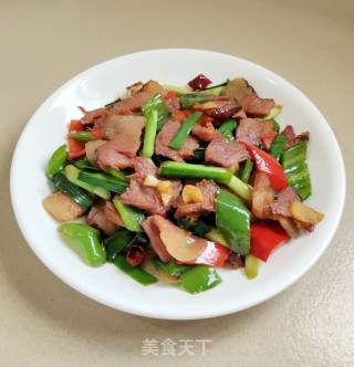 单椒炒腊肉的做法步调：10