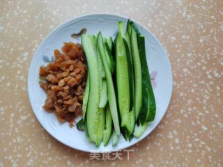 黑饭鸡蛋卷的做法步调：1