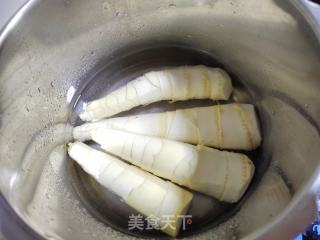 秋笋蒜苔炒牛肉的做法步调：1