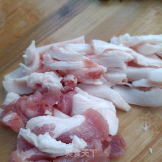 豆皮木耳炒蒜苔的做法步调：7