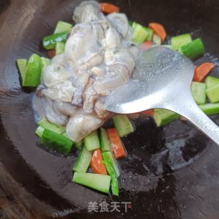 黄瓜炒蛎肉的做法步调：9