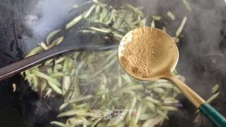 老干妈炒茄丝的做法步调：5